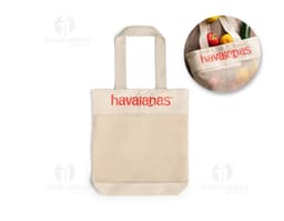 Sacola de algodão 180g, com malha de algodão. Embalagem vazia de papelão marrom, utilizada para compras, contendo etiqueta