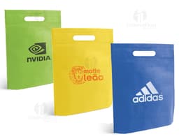 Sacola plástica de alta qualidade, 250x350mm, ideal para personalização de brindes e presentes. Embalagem resistente e
