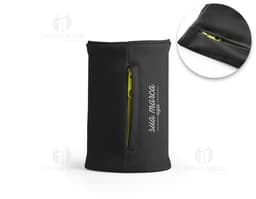 Punho elástico poliéster bolso zíper em um dispositivo de tecnologia 3D preto e prata. O objeto está dentro de uma caixa de