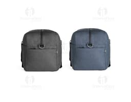 Bolsa esportiva de luxo em couro marrom com alça ajustável e zíper. Ideal para viagens ou uso diário. Elegante e moderna, a