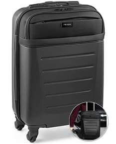 Mala de viagem moderna e prateada, aberta e vazia, com notebook, laptop, notebook, caixa, papel e objetos de trabalho, no escritório do lado de um caminhão de metal e uma cadeira de couro preta.