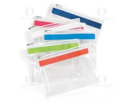 Imagem de uma bolsa de higiene pessoal vazia em um design moderno e elegante. Perfeita para organizar seus produtos de