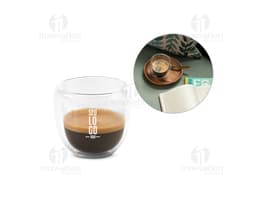 Conjunto de café elegante e sofisticado para momentos especiais. Composto por xícaras e pires de luxo, ideal para apreciar
