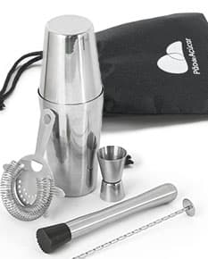 Kit Coquetel contendo container, copo medidor, xícara, bebida, copo, medida, café, chá, líquido, leite, álcool, gelado, saudável, gelo, fruta, mesa, coquetel, festa, shaker, garrafa, suco, limão, prato, transparente, refrigerante, chocolate, açúcar, vaso, marrom, preto, cappuccino, água, colher, folha, celebração, bolhas, gourmet, relaxamento, espuma, verão, óleo, herbal, saúde, refeição, fresco, bar, restaurante, champagne, festa, festivo, vinho, tonalidade, gelo, pedaço, delicioso, lanche, luz, frescor, fabricante de café, cozinha, prata.