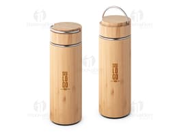 Squeeze em bambu 440ml: uma opção sustentável e elegante para suas bebidas! Feito com material de alta qualidade, este