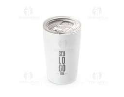 O copo de viagem é perfeito para quem busca praticidade e estilo. Com design moderno em metal prateado, mantém sua bebida na