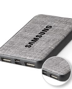 Dispositivo de carregamento portátil power bank com tecnologia de chip, ideal para manter seus dispositivos eletrônicos carregados em movimento. Nunca fique sem bateria novamente! Tenha sempre energia extra ao alcance das suas mãos. Prático, compacto e eficiente para manter você conectado o dia todo. Garanta o seu agora!