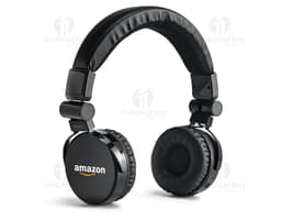 Fone de ouvido wireless com microfone em metal prateado e preto, tecnologia moderna, sem fio, close up, ideal para ouvir