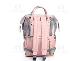 Mochila maternidad moderna y elegante para facilitar el día a día de las mamás. Con diseño sofisticado y espacioso, ideal