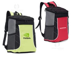 Mochila térmica de 18 litros em couro preto e metal prateado, com alça de transporte, fecho de fita e design moderno e