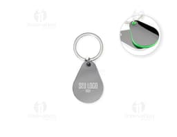 Llavero metálico con diseño moderno y detalles en metal plateado. Accesorio en forma de compás magnético, con cadena y anillo
