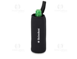 Dispositivo electrónico negro en neopreno, similar a un contenedor de botellas, con capacidad para una botella.