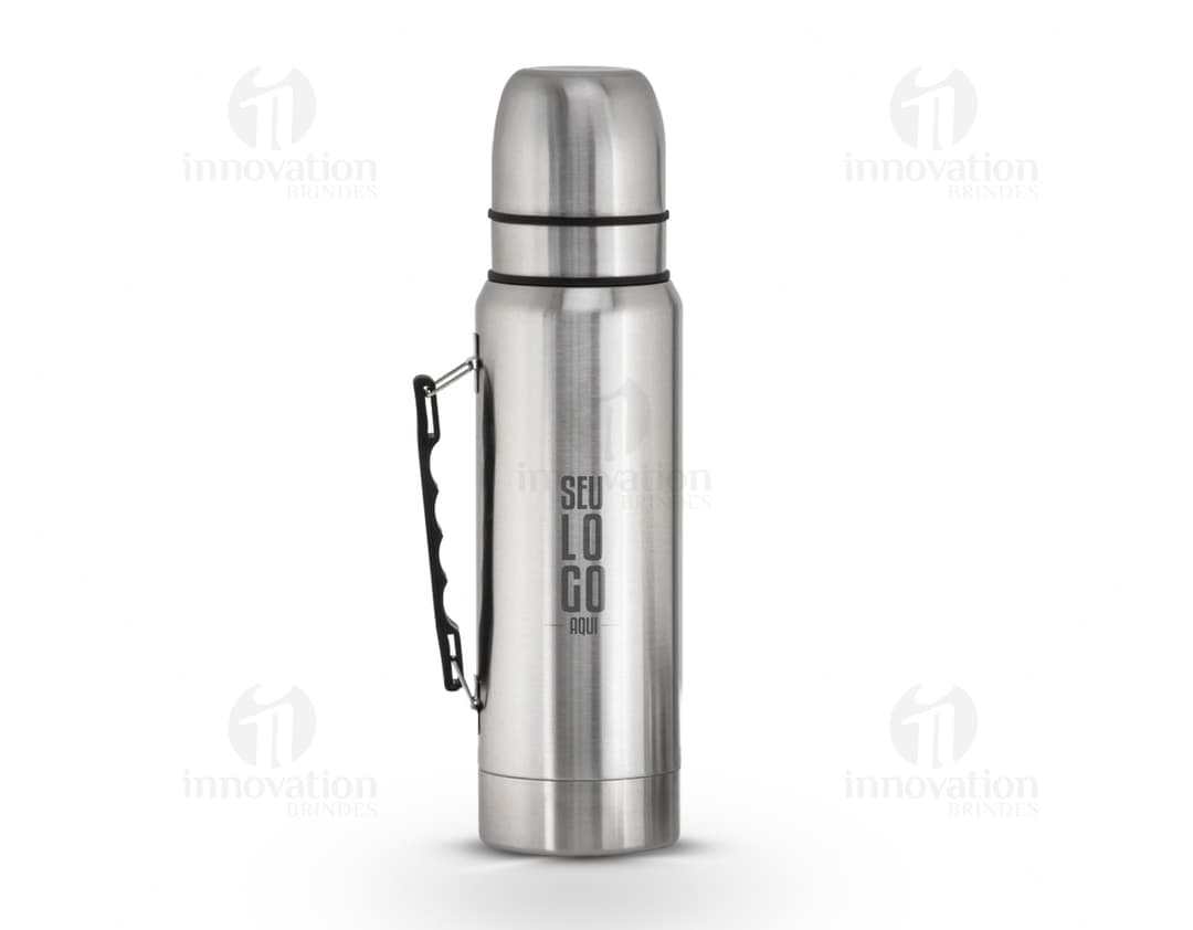 Garrafa térmica de aço inox de 1L com tampa dupla, ideal para manter líquidos quentes ou frios por longos períodos. A garrafa