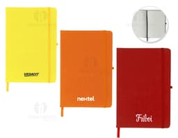 Notebook em estilo Moleskine emborrachado de 21x14 cm, com capa preta, vazio e em branco. Ideal para anotações no escritório