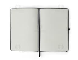 Notebook em estilo Moleskine emborrachado de 21x14 cm, com capa preta, vazio e em branco. Ideal para anotações no escritório