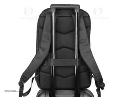 Mochila premium para notebook en cuero negro, con puerto USB integrado. Equipamiento moderno y sofisticado, ideal para viajes