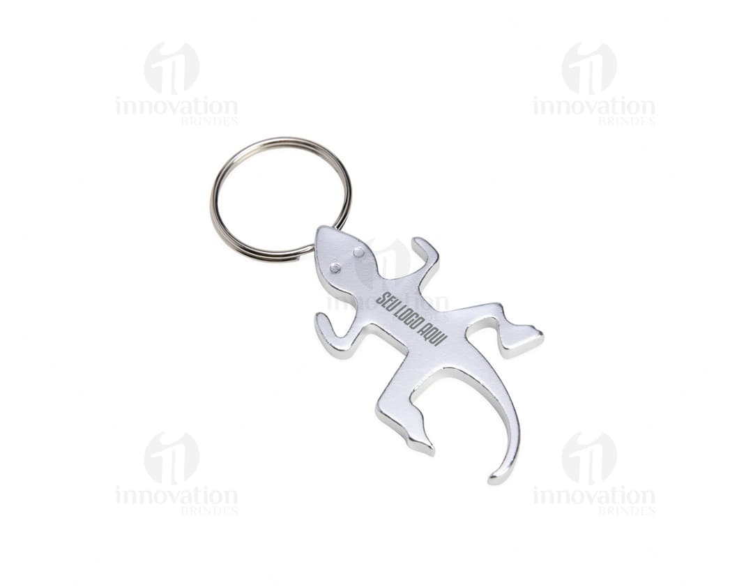 Chaveiro de metal com abridor, design artístico de elementos decorativos em forma de corrente, coração e flor, com detalhes