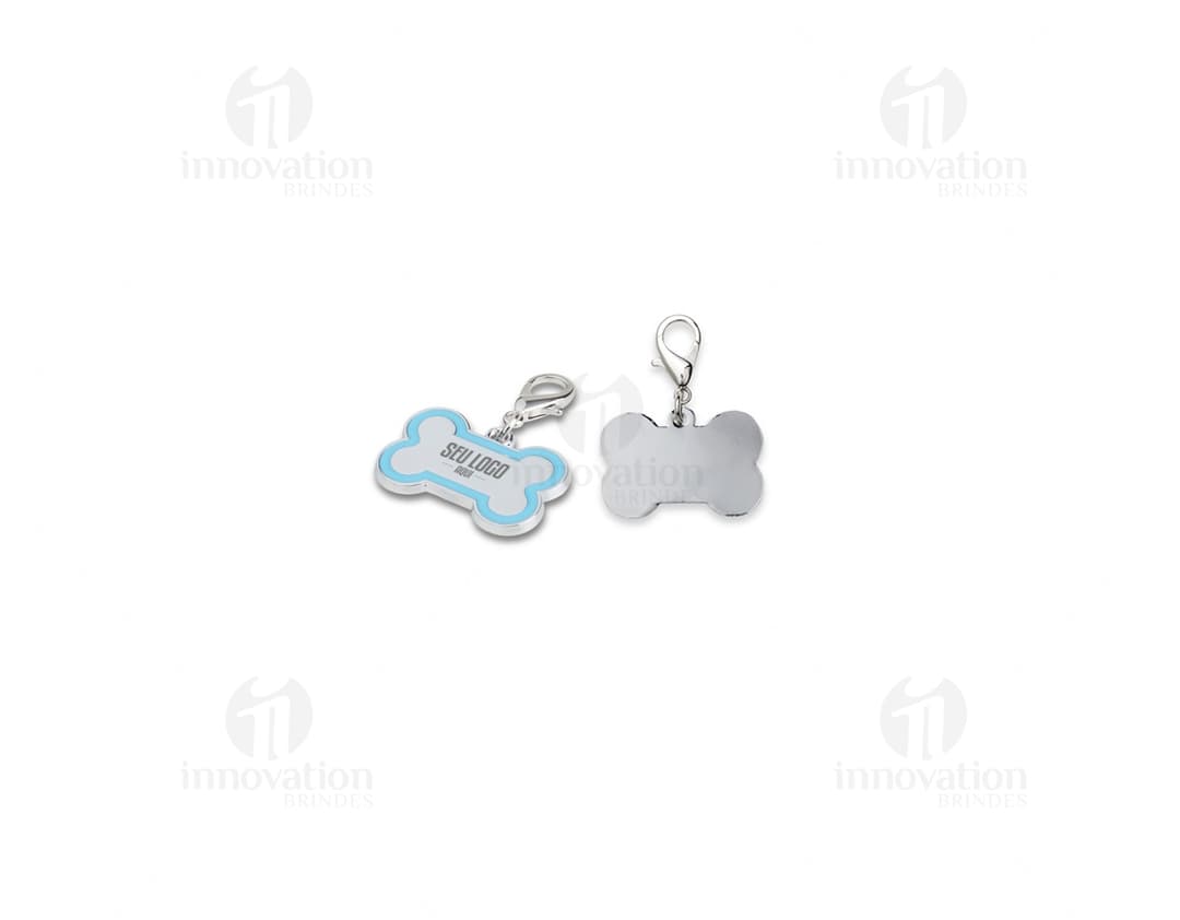 Chaveiro Pets Pequeno em preto e branco, com design de silhuetas de animais. Ideal para colecionadores, amantes de animais e
