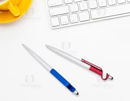 Caneta plástica com touch: a solução perfeita para os seus brindes empresariais! Design elegante e moderno, ideal para