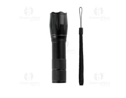 Wiederaufladbare LED-Taschenlampe mit Zoom, in silbernem Metall und schwarzen Kunststoffdetails. Das Gerät hat ein
