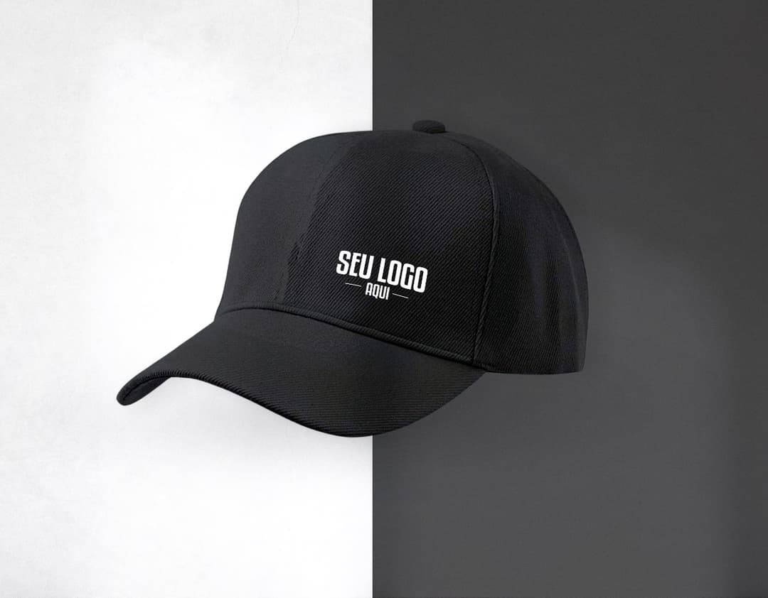 Boné 6 gomos Tradicional Brim preto com detalhes em branco, feito em material resistente e confortável. Ideal para proteção
