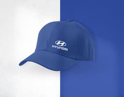 Boné 6 gomos Tradicional Brim preto com detalhes em branco, feito em material resistente e confortável. Ideal para proteção