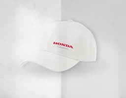Boné 6 gomos Tradicional Brim preto com detalhes em branco, feito em material resistente e confortável. Ideal para proteção