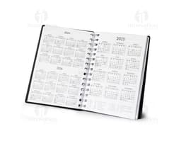 Agenda diária para o ano de 2025, capa com design elegante e organização por dias e horas.