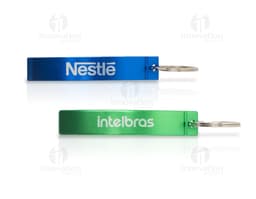 Chaveiro em metal com função de abridor, um brinde prático e funcional para o dia a dia. Ideal para presentear clientes e
