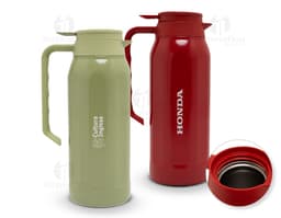 Garrafa térmica de 1,4 litros, ideal para manter suas bebidas quentes ou frias por horas. Feita em material plástico de alta