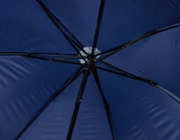 Manual nylon vinyl umbrella with a modern design in colorful and vibrant tones. The steel frame provides protection against