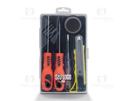 Kit d'outils de 5 pièces en métal argenté et noir. Technologie moderne et équipement électronique, avec boutons, écran et