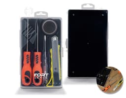 Kit d'outils de 5 pièces en métal argenté et noir. Technologie moderne et équipement électronique, avec boutons, écran et