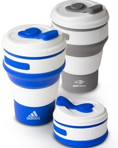 Copo retrátil de silicone de 350ml em um conjunto de objetos metálicos e plásticos, incluindo latas, garrafas, barris e recipientes de metal. A imagem mostra uma variedade de recipientes de armazenamento e objetos coloridos e brilhantes, representando indústria, finanças e sucesso.