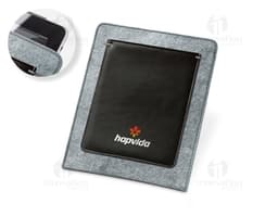 Bolsa de couro preta para tablet - Acessório elegante e funcional para proteger seu tablet. Ideal para reuniões de negócios e