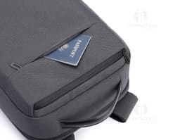 Mochila para Notebook Premium em couro preto, com mecanismo de segurança, adaptador e controle eletrônico para proteção de