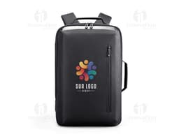 Zaino nero in poliestere, con spallacci imbottiti e porta USB. Ha una capacità per contenere un notebook da 15,6 pollici.