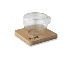 Dos vasos de pared doble, cada uno con capacidad de 60ml, hechos de bambú.