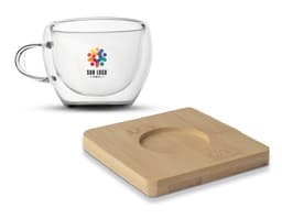 Dos vasos de pared doble, cada uno con capacidad de 60ml, hechos de bambú.