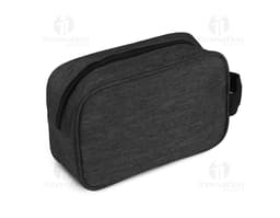 Necessaire de couro preto com fecho de metal, alça de mão e design elegante. Ideal para guardar acessórios pessoais, dinheiro
