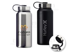 Garrafa térmica de inox de 950ml, vazia e brilhante, com tampa de plástico, ideal para armazenar líquidos frescos.