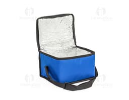 Bolsa térmica de 8 litros em couro preto, vazia e isolada em um estúdio. A bolsa tem design moderno e elegante, feita de