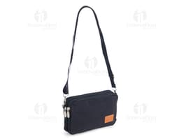 Mini Bolsa Transversal de Nylon preta, ideal para viagens e negócios. Possui alça ajustável, fecho em zíper e design moderno