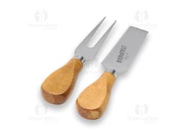 Kit queijo de 3 peças em aço inoxidável e madeira, contendo faca, garfo e espátula. Ideal para servir queijos de forma
