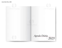 Agenda Lisa branca, com capa lisa e páginas em branco, sobre uma mesa de madeira.