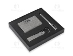 Kit executivo 3 peças: Um conjunto composto por uma caneta, um caderno e uma agenda, todos na cor preta com detalhes em