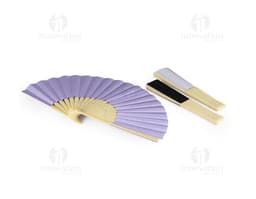Abanico de papel blanco con detalles en dorado y bordes de encaje.