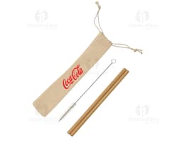 Kit de canudos de bambu em embalagem sustentável. O kit inclui canudos de tamanhos variados e uma escova de limpeza.