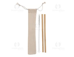 Kit de canudos de bambu em embalagem sustentável. O kit inclui canudos de tamanhos variados e uma escova de limpeza.