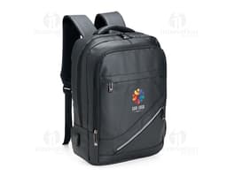 Mochila Couro Sintético 18 Litros em cor marrom escuro, possui alças ajustáveis e fecho com zíper. Ideal para uso diário ou